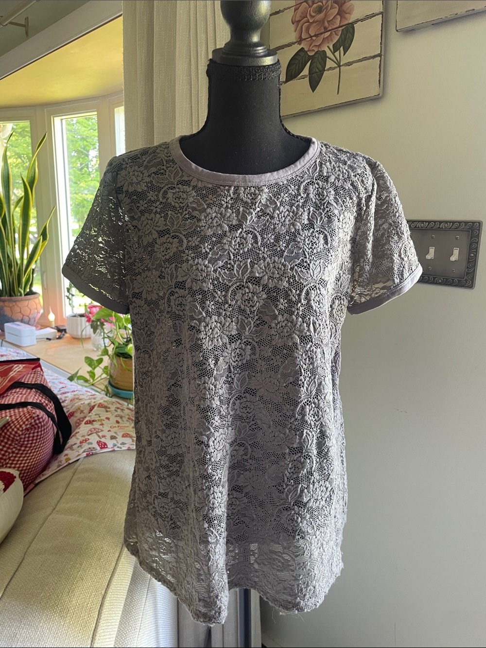torrid Light Gray Floral Lace Short Sleeve Tee
